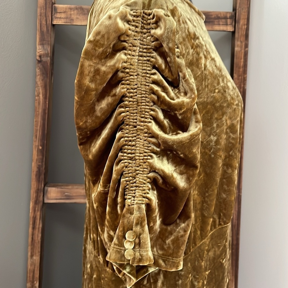 Who What Wear Gold Crushed Velvet Ruched Sleeve Dress - Picture 5 of 10